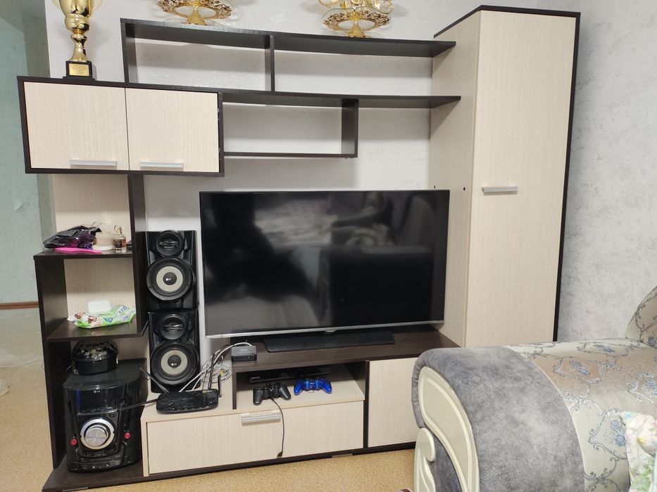 Продам горку для гостиной