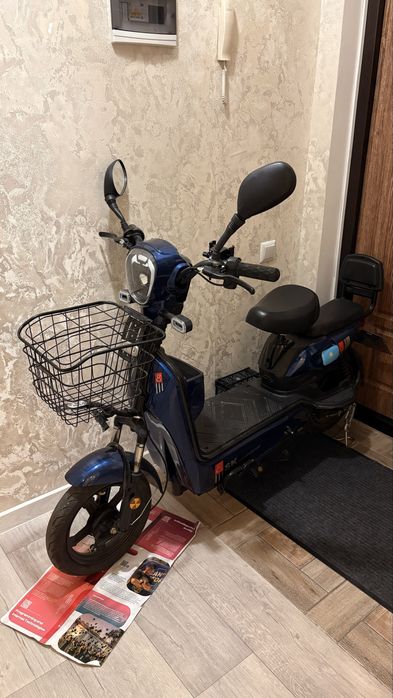 Продам скутер синий