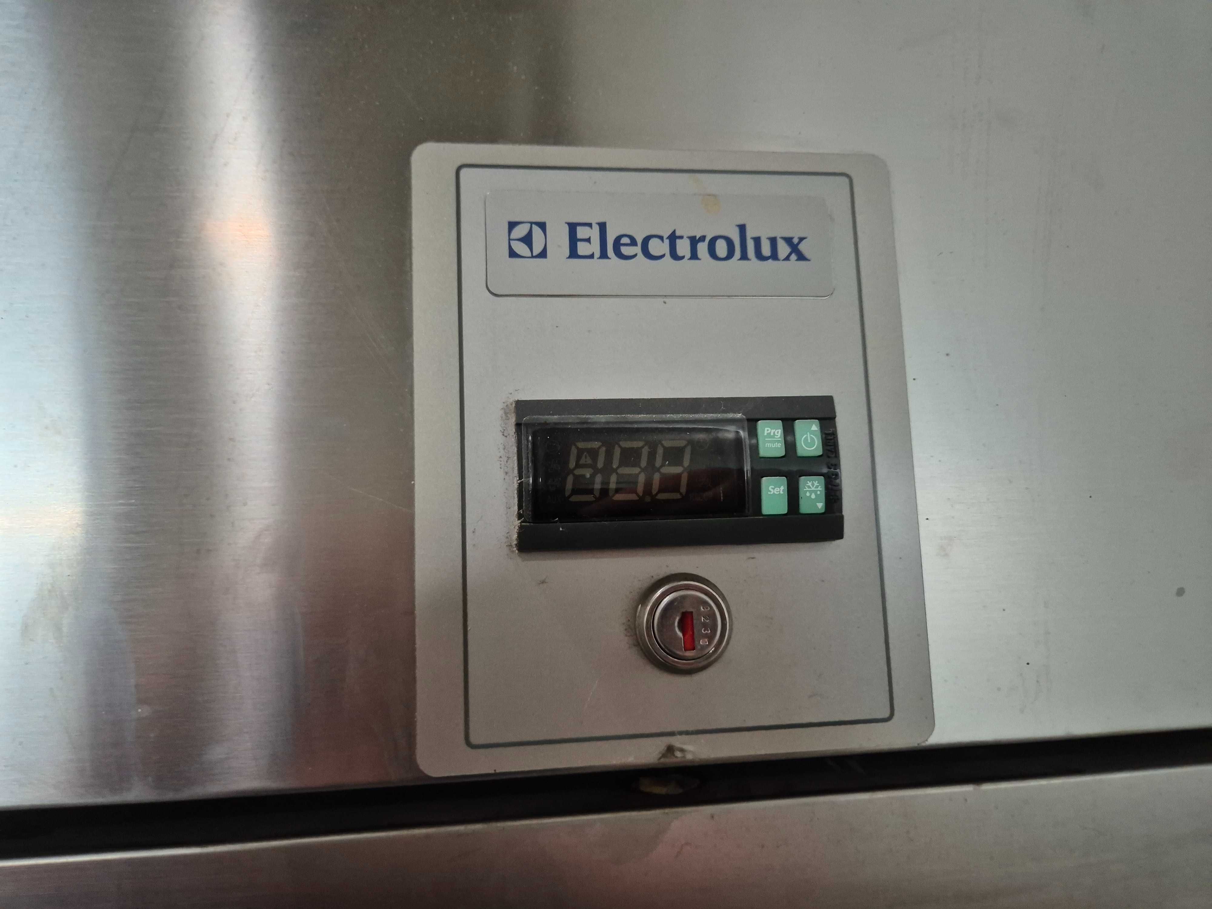 Професионален хладилник ELECTROLUX RE471FR 670L 0+6 неръждаема стомана