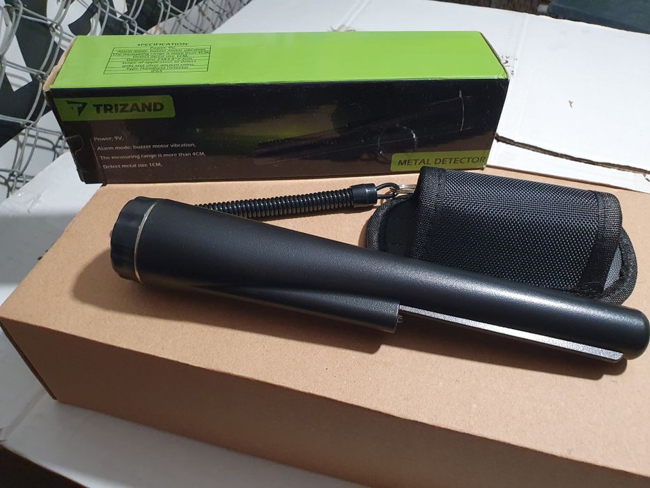 Detector pentru metale nou sigilat baterie inclusa