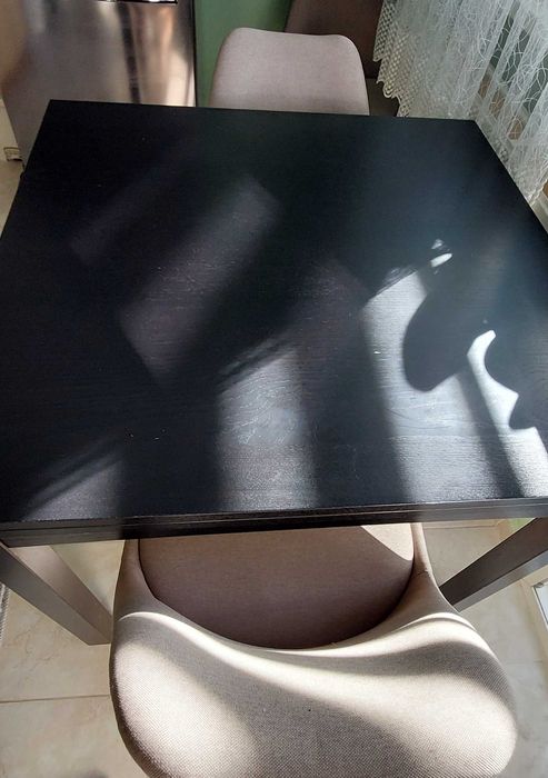 кухненска маса за хранене