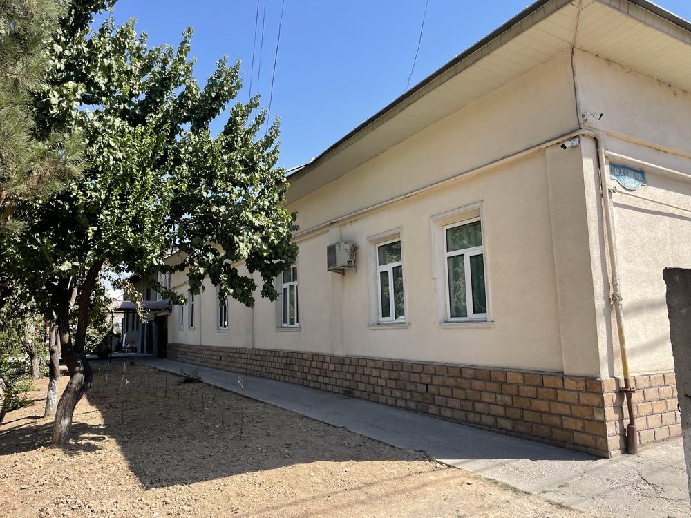 Катта йул ёкасида 9 сотик 3 та кадатр угловой фасад 27х38 Под Офис