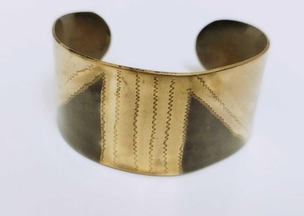 Veche bratara fixa alama