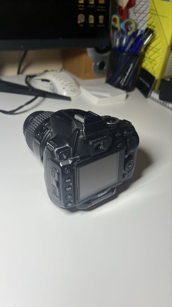 Nikon D5000 с обектив 18-55mm +зарядно + SD карта