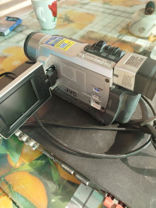 Продаю видеокамеру.