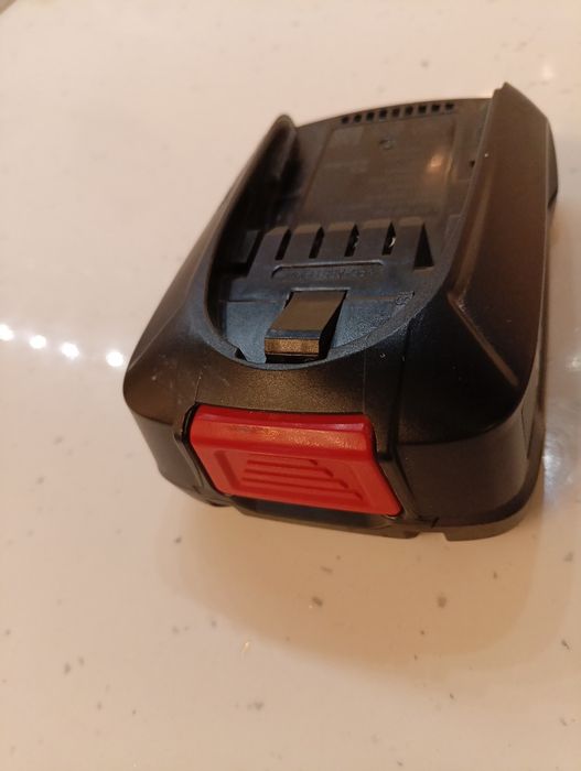 Продавам акумулаторна батерия Bosch18V 3Ah. Power for ALL