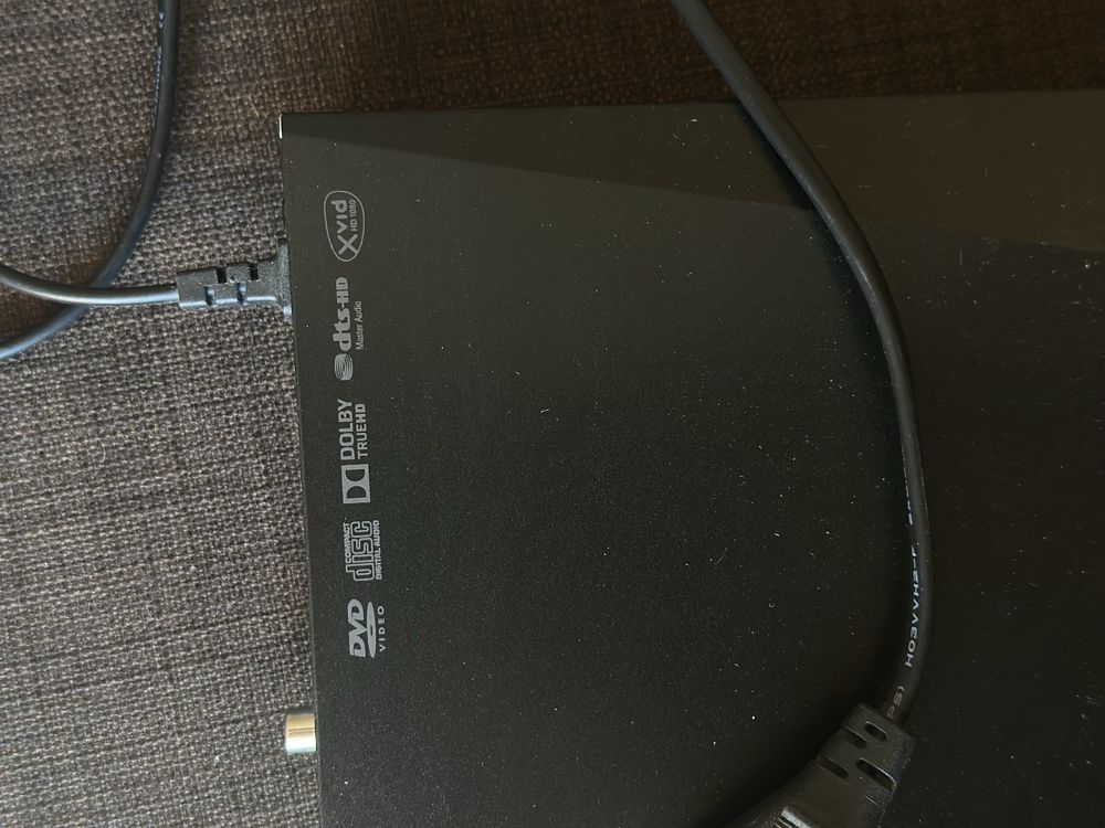 Dvd player с подарък над 50 диска с филми