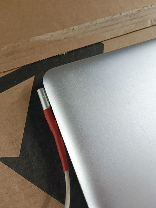 Apple MacBook Pro 13.3 inch  SSD 256  6GB Ram