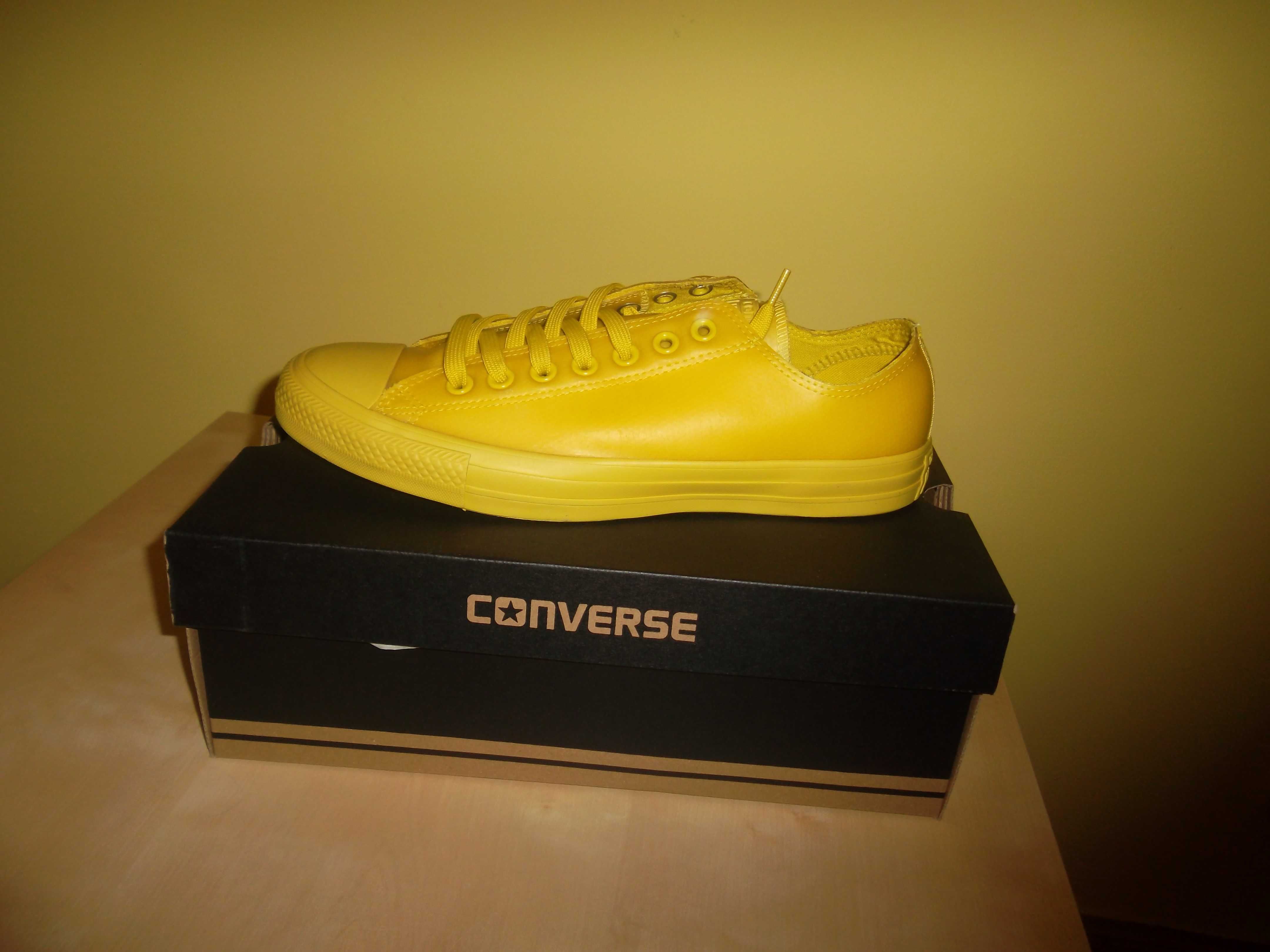 Tenisi Converse CTAS Translucent Rubber Ox nr. 40 si 41.5 - LICHIDARE