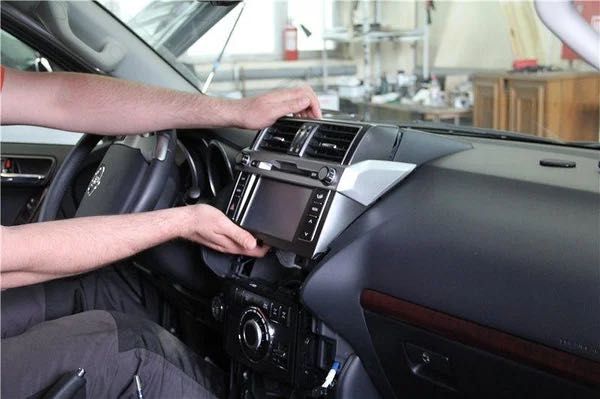 Установка автомагнитол, динамики, сабвуферов