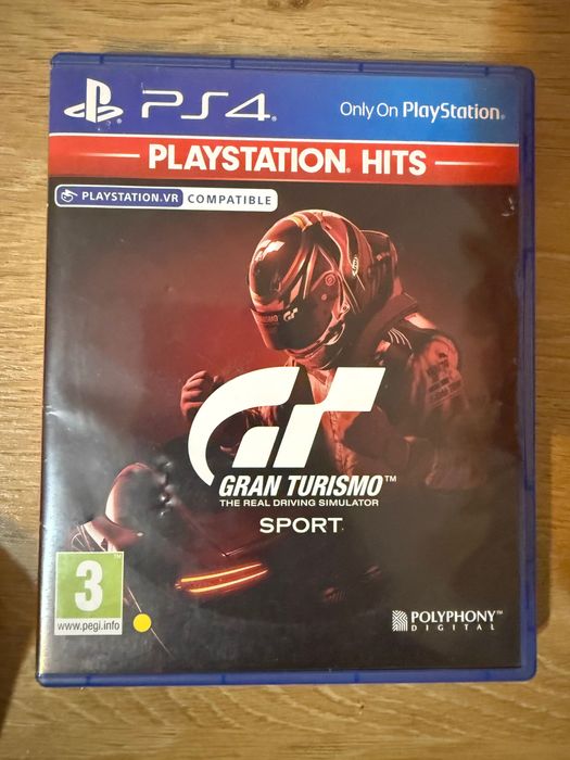 Playstation 4 с три джойстика и 5 игри