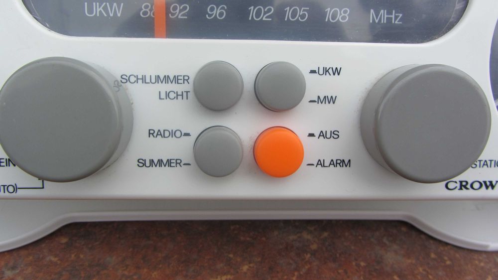 Radio alb cu ceas mare Crown Japan superb deosebit alarma lumina veghe