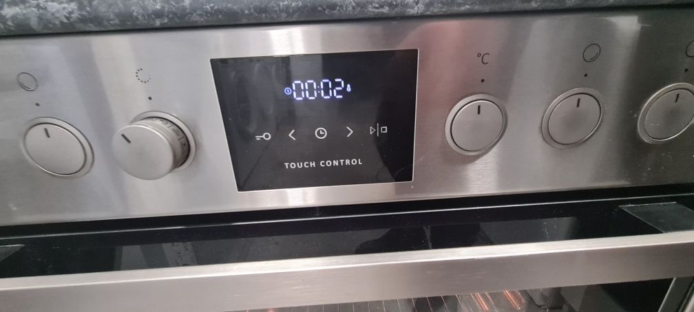 Фурна за вграждане с керамичен плот Gorenje
