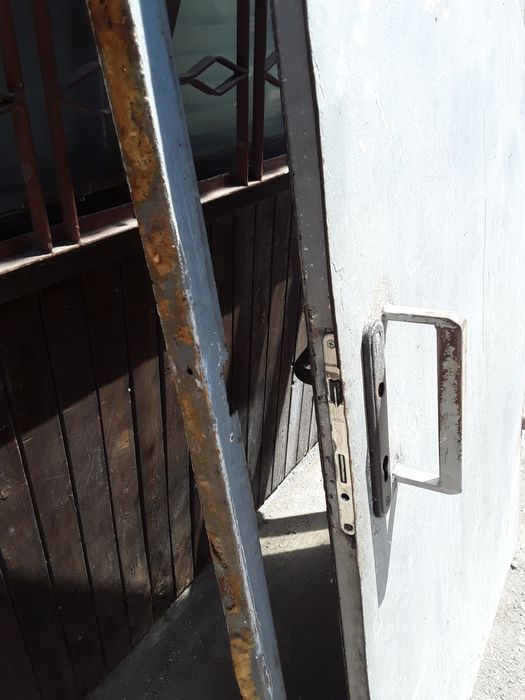 Метална портална врата