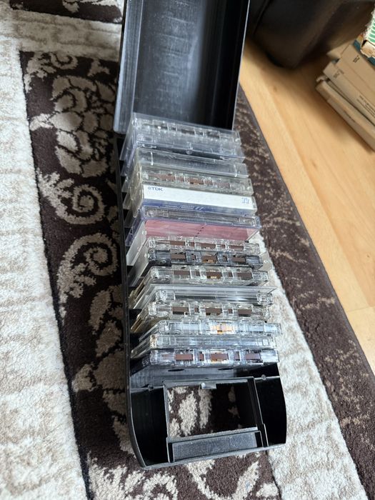 Vand casete cu muzica + plus suport