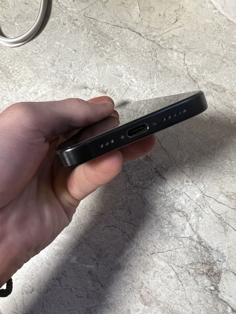 iPhone 15 Pro Black Titanium CA NOU