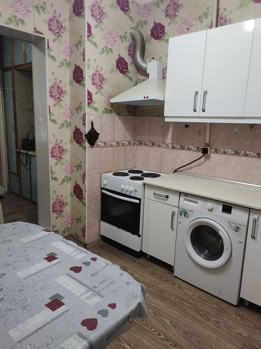 Kvartira sotiladi 1 etaj 58 kv metr 40 let