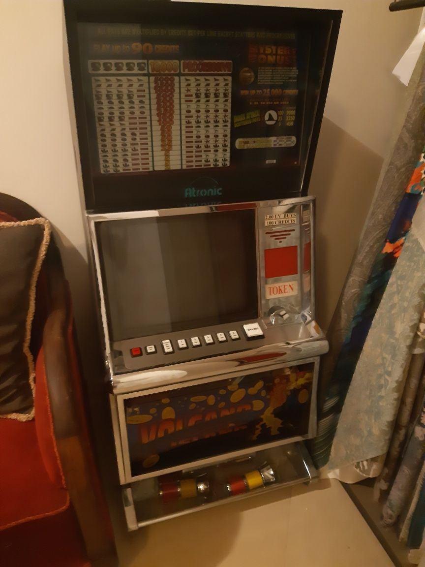 Стар Голям игрален автомат Ротативка.