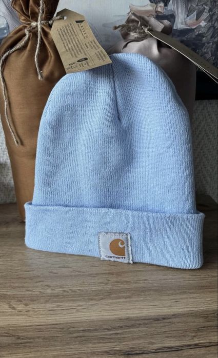Нова шапка carhartt