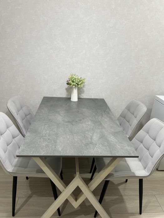 Продам кухонный стол