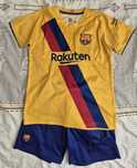 Vand costum Barcelona MESSI 10 ani