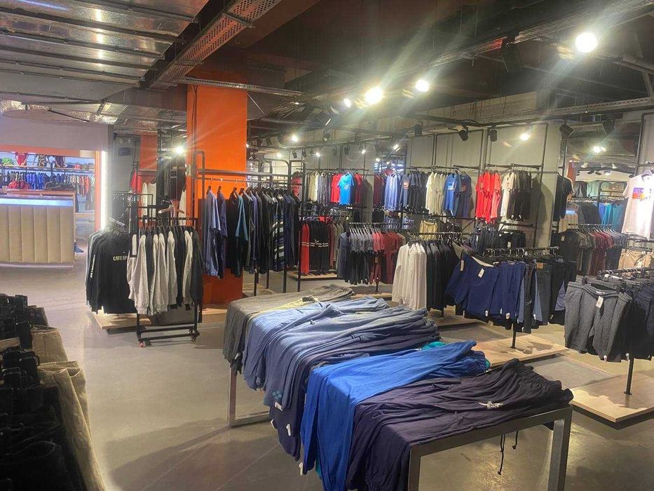 Сдам в аренду 250 и и 600 кв в ТРЦ под магазин