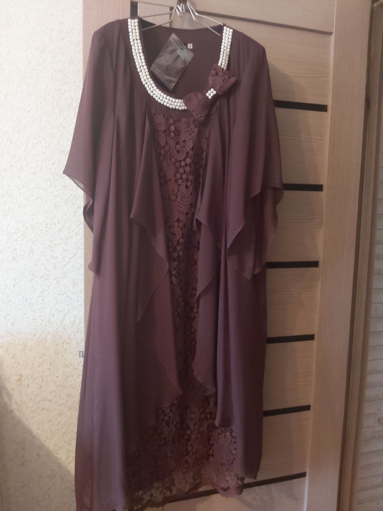 Продам женское платье, Беларусь ,хранится в чехле,покупали за 25000,пр