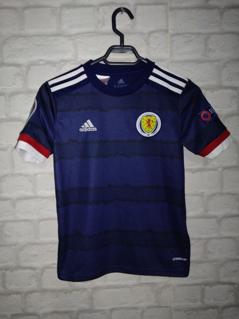 Tricou fotbal copii Scotia

Stare: buna 10/10

Marimea: 9-10 ani, 140