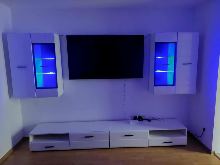 Vand mobila de living