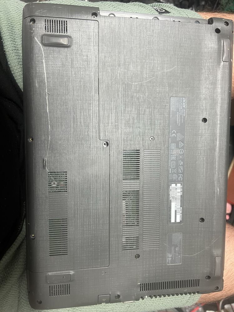 Laptop Acer aspire e14 i3-7130u