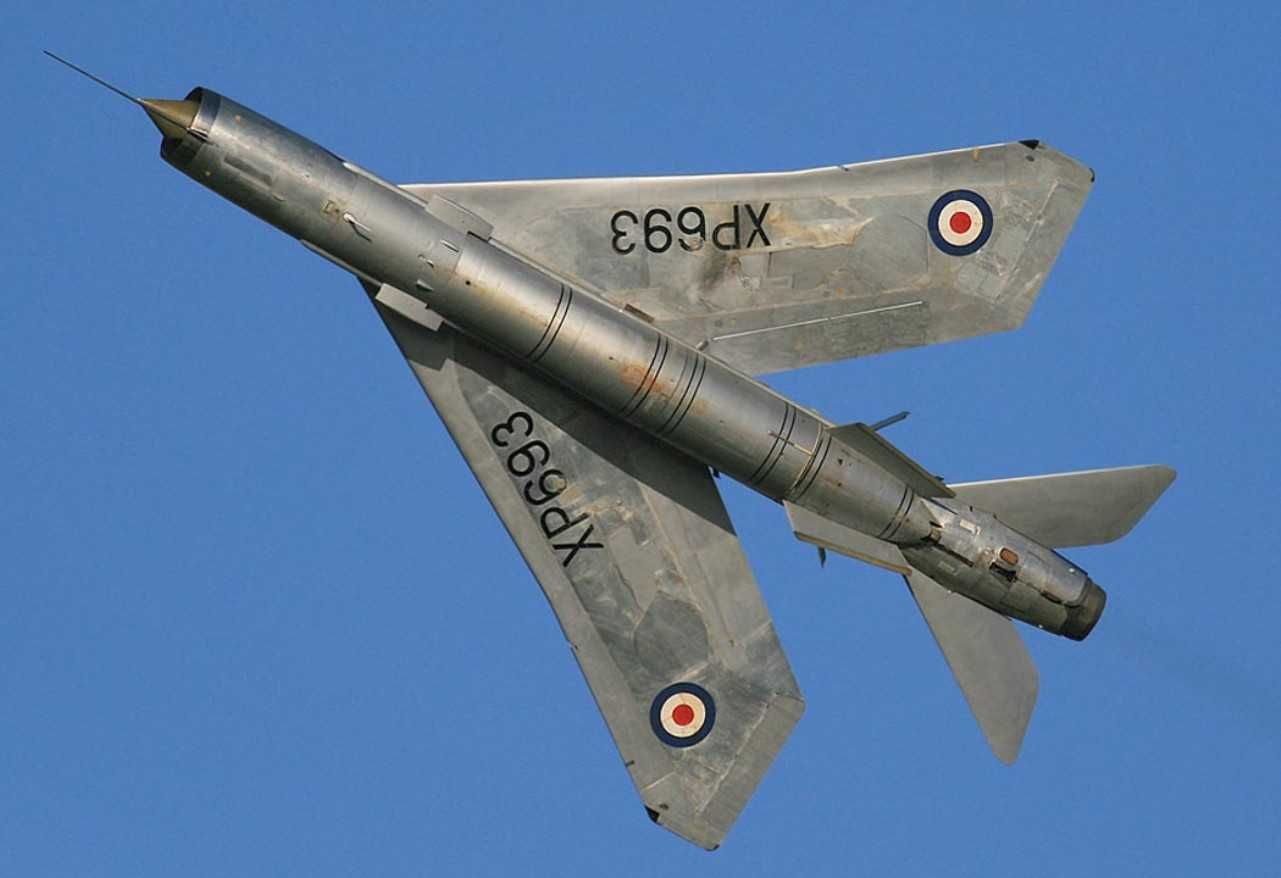 сборная модель самолёта E.E.Lightning Airfix 1:48!
