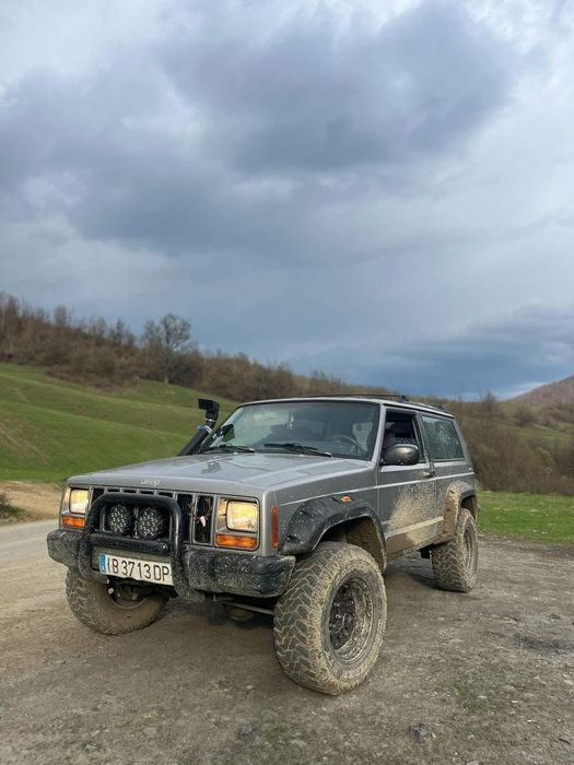 Cherokee xj 2.5 fara rugina