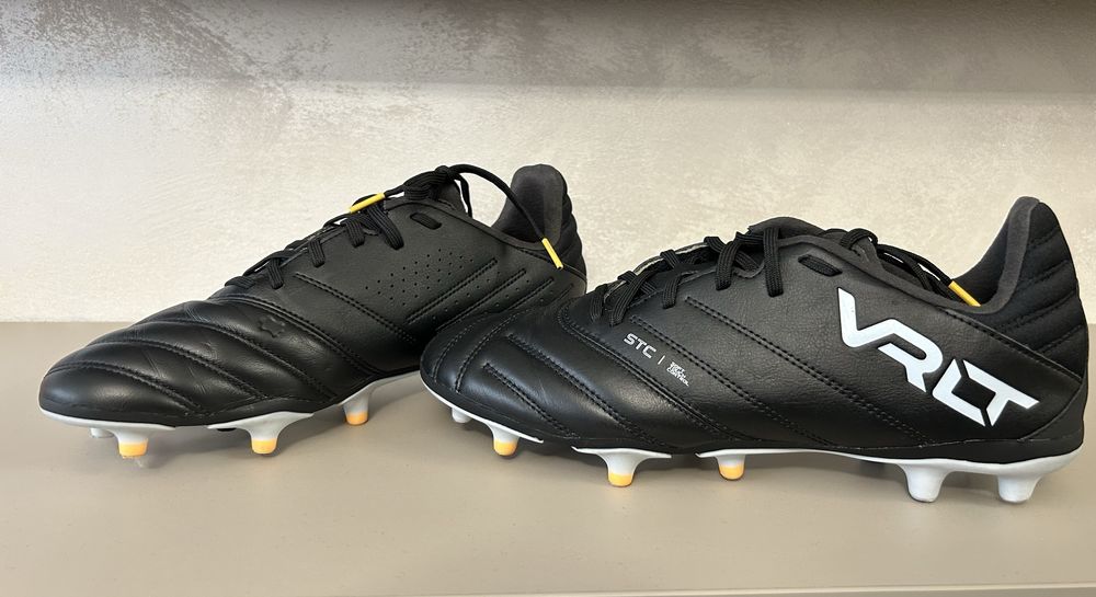 Футболни обувки(бутонки)