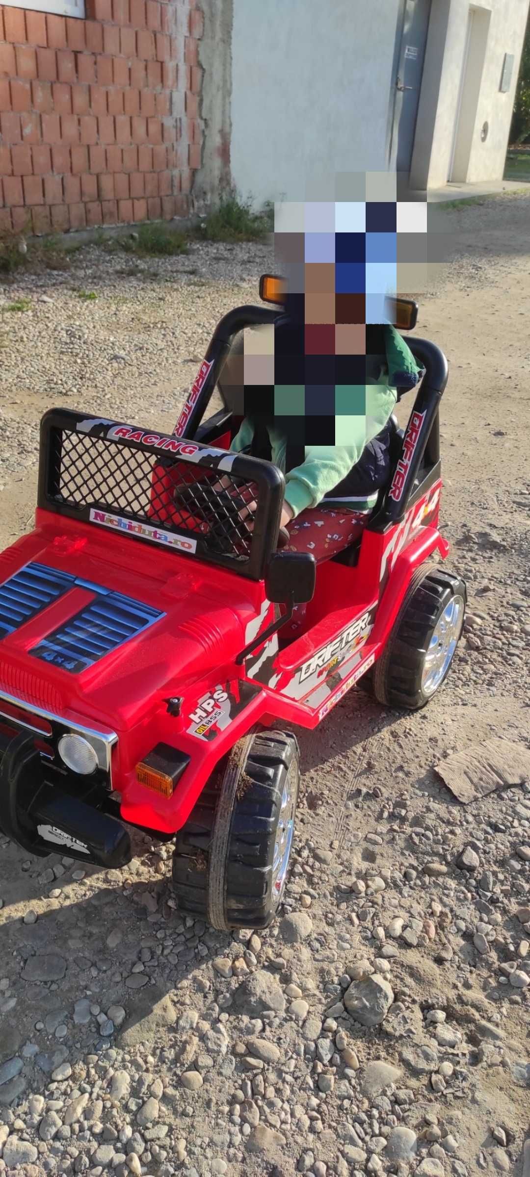 Jeep copii  cu doua locuri electric are încărcător și telecomandă