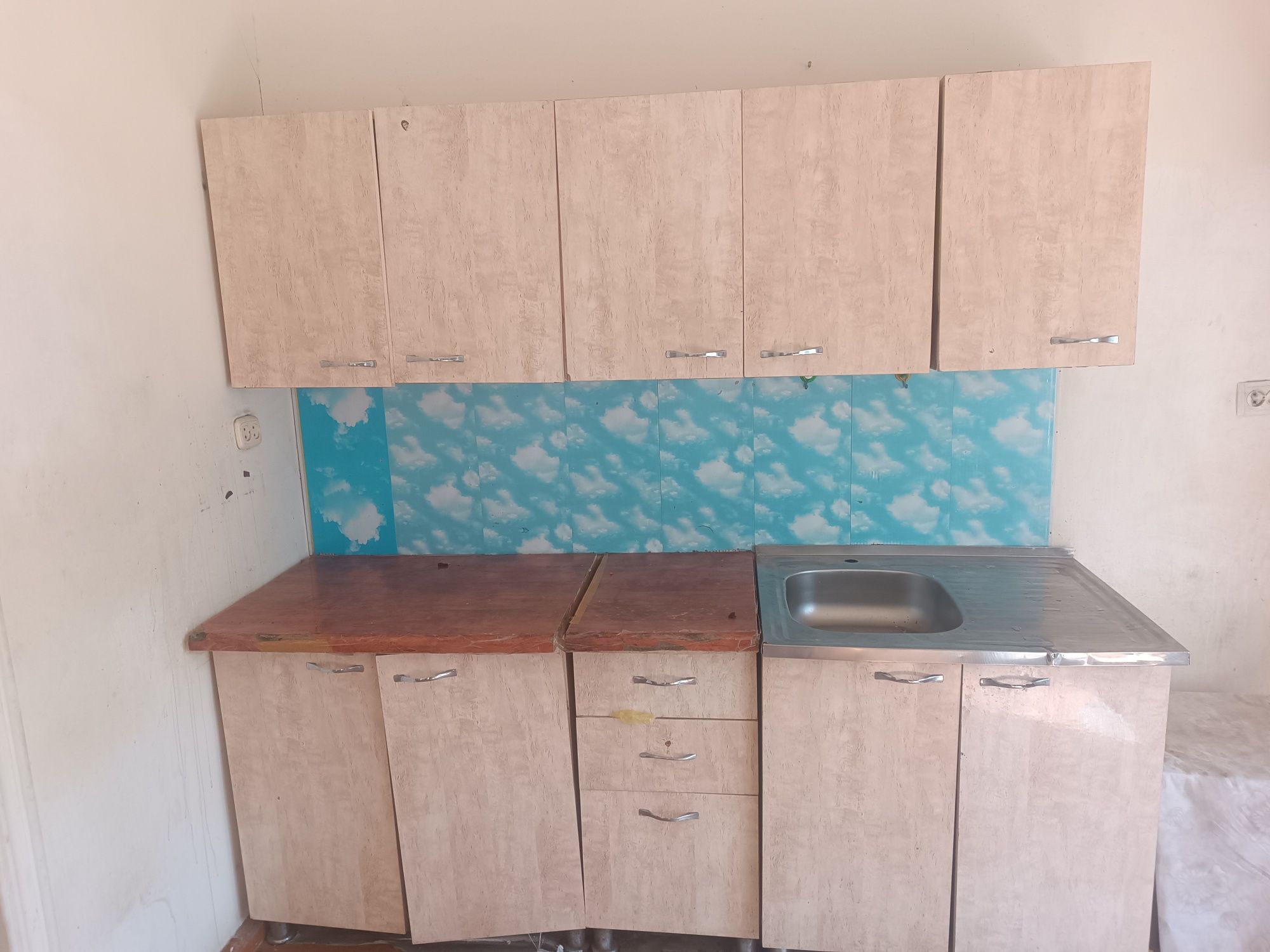 kuxunni mebel sotiladi