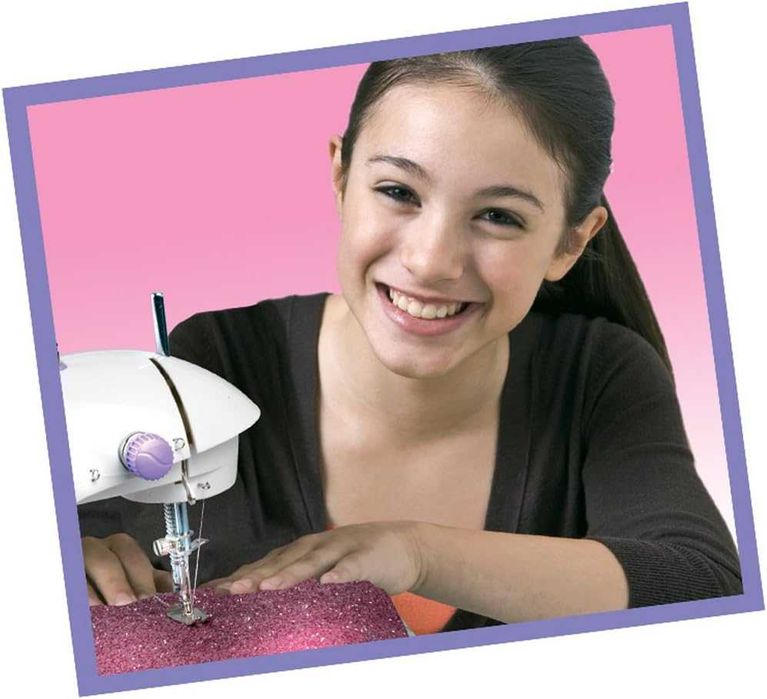 Детска шевна машина и аксесоари