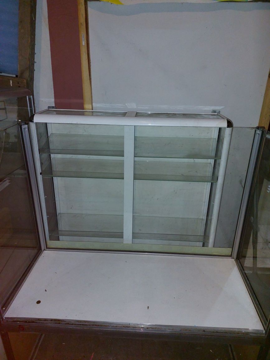 Продам витрины разных размеров от 1000 тг