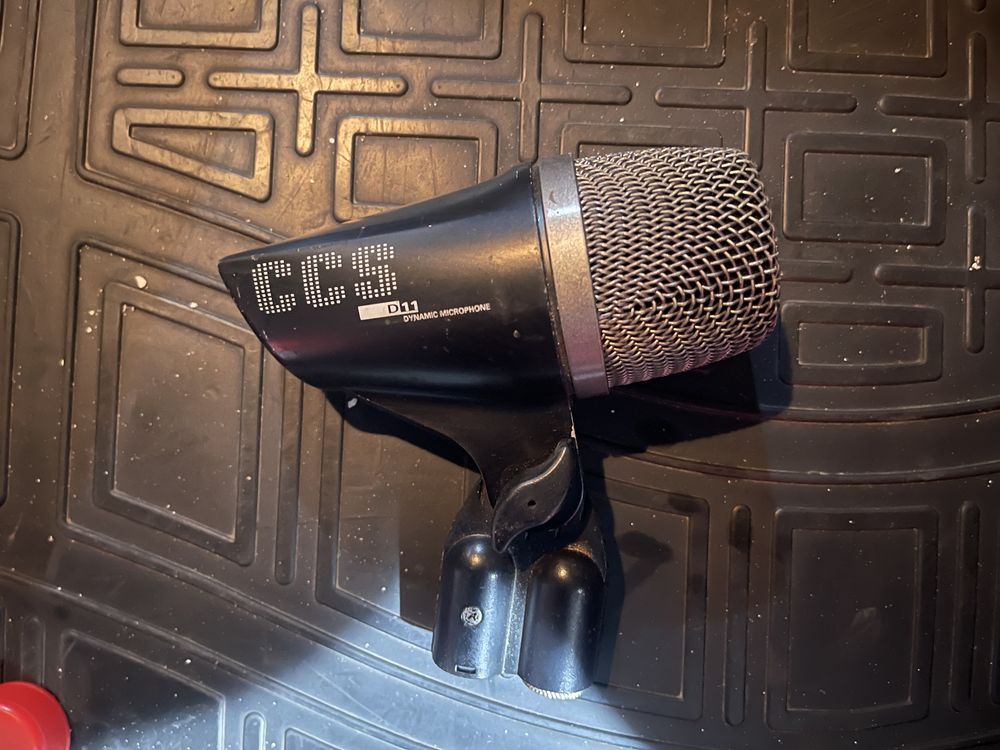 D11 XLR - динамический микрофон для низкочастотных инструментов.