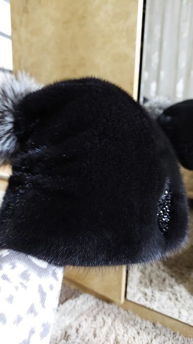 Продам шапку норковую женскую  новую модную стильную теплую с пампоном