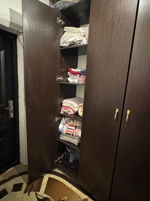 Нормально шкаф  .