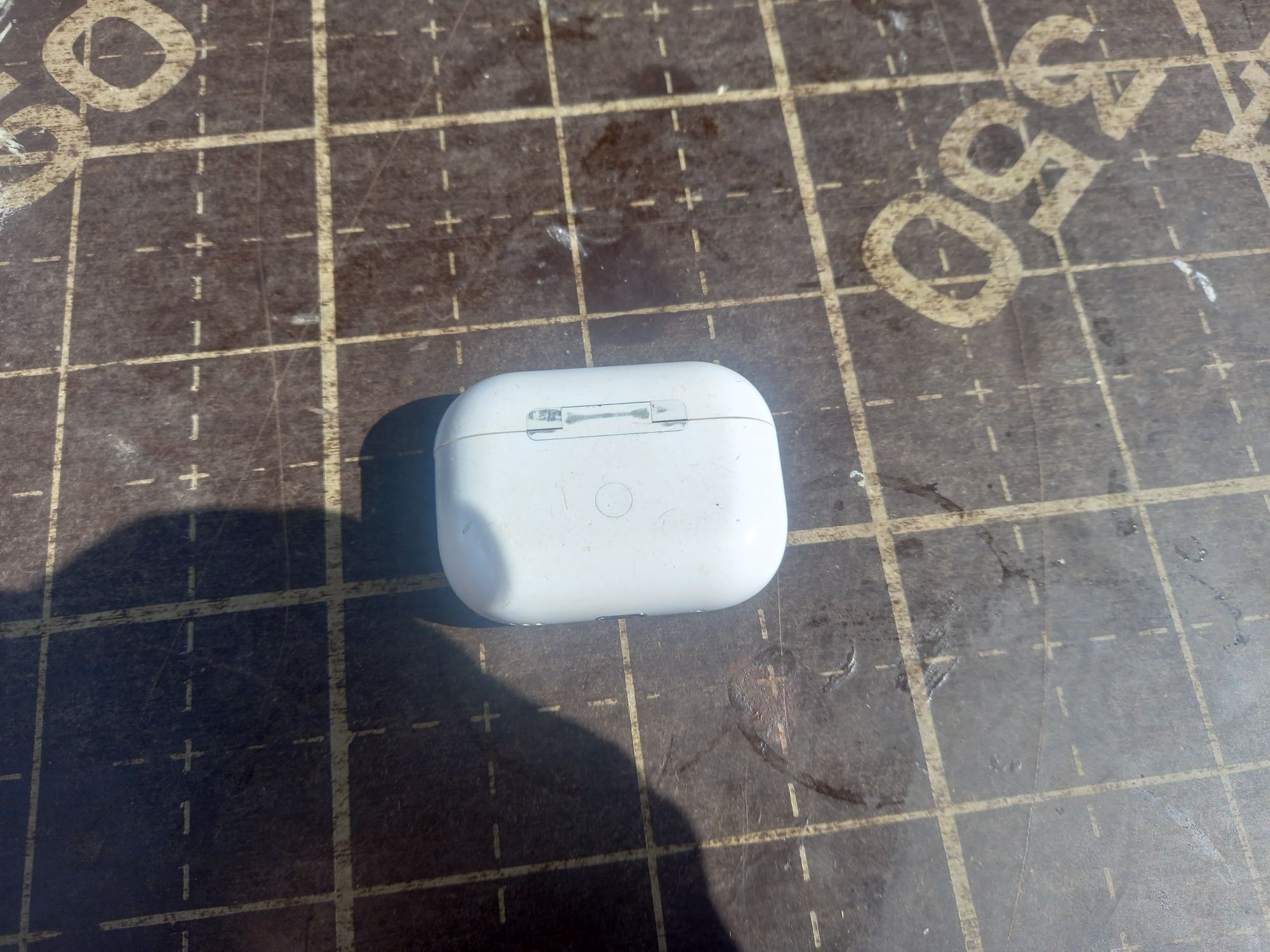 Продам airpods pro не работает 1 наушник а так хорошие