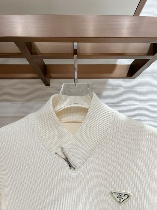 Bluza Prada , calitate premium , L , noua , pe comands