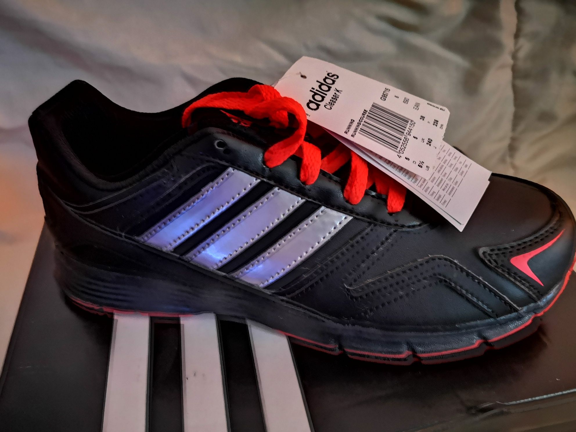 38 номер Adidas - нови оригинални маратонки