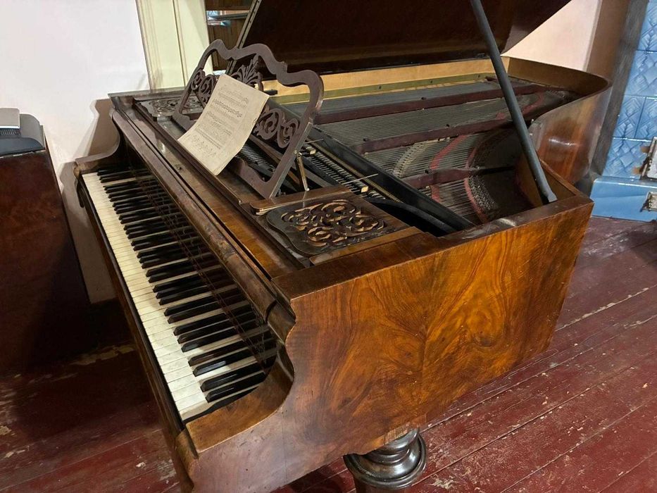 Vând pian vienez vechi