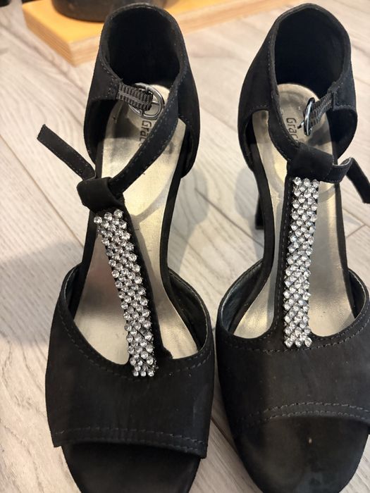 Vand pantofi de gala