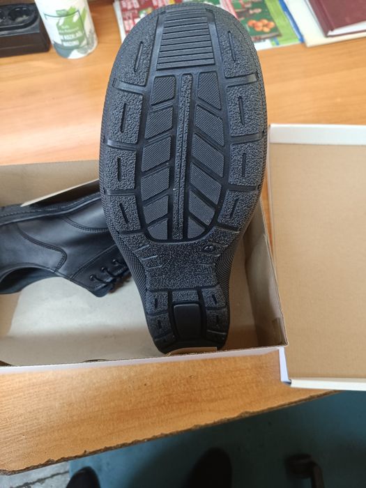 Продавам обувки ..