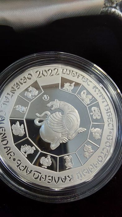 Продам серебряную монету "Год тигра"