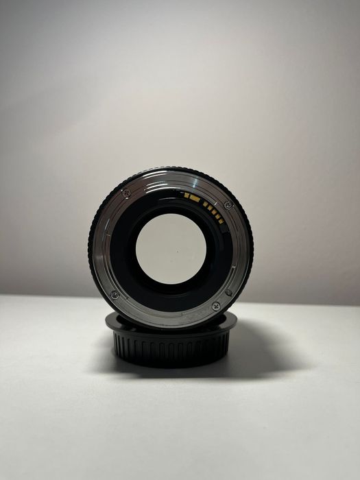 Canon EOS R cu 2 obiective