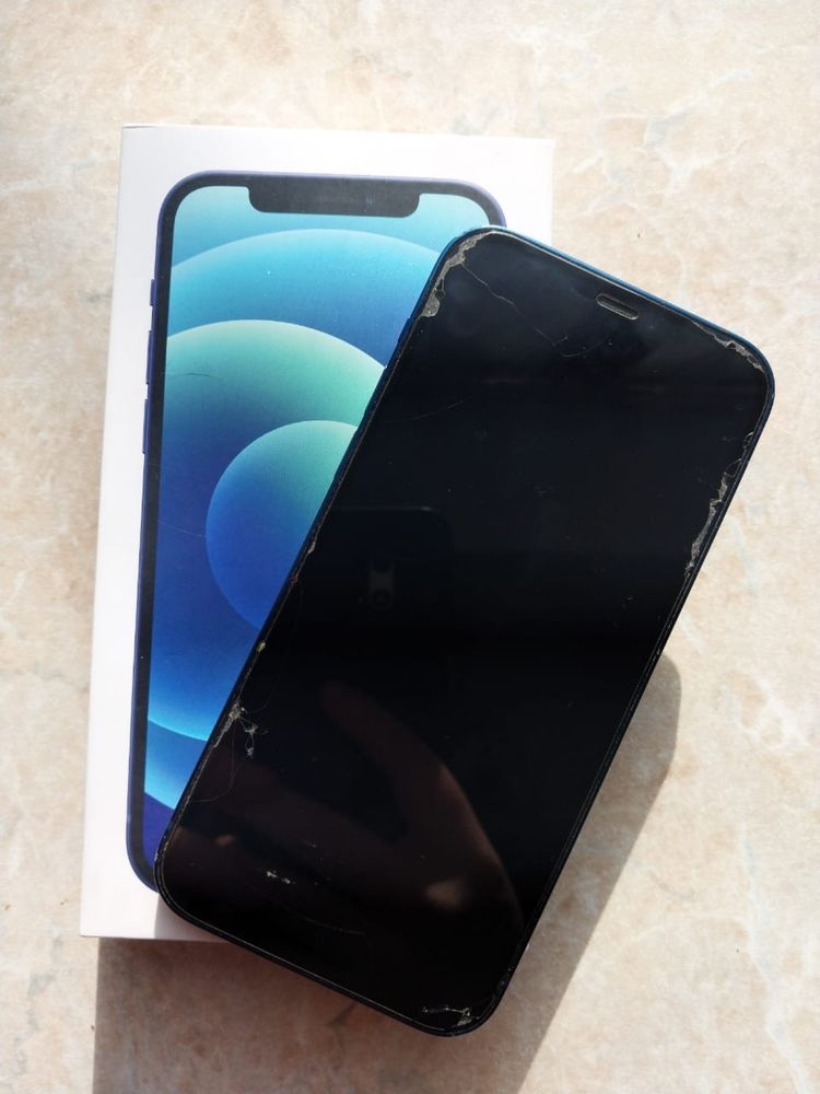 iPhone 12 в хорошем состоянии