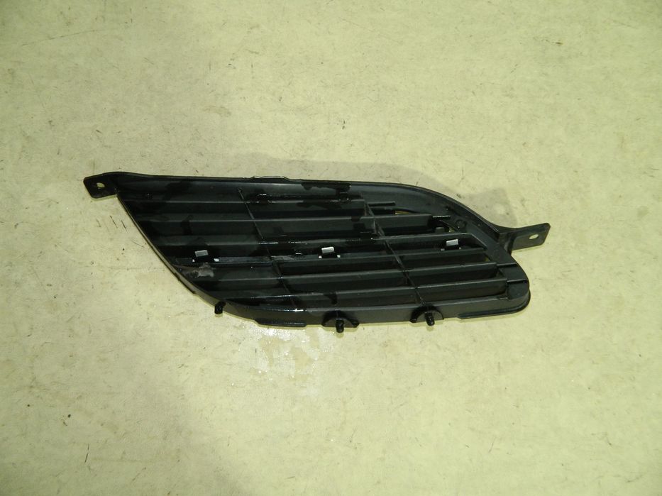 Grila radiator partea stanga, Nissan Almera Tino, 00-06, 62332-BU000
